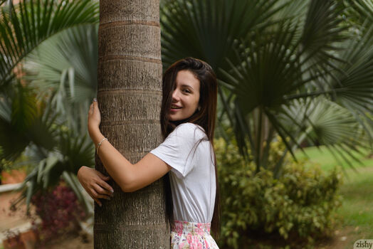 Paloma Flores