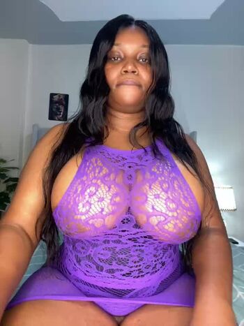 RoyalVibeXO
