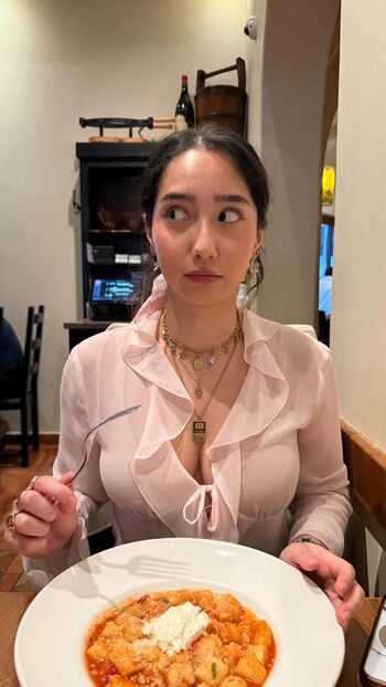 Sabrina Pezeshkian