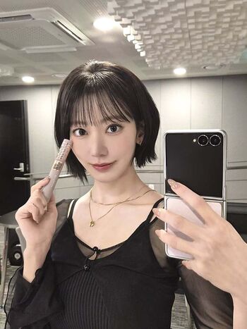 Sakura Miyawaki 宮脇 咲良