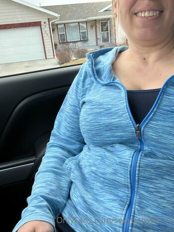 sexyhotwife_77