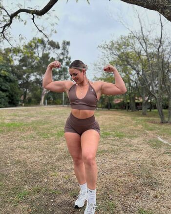 Strong AND Curvy Women