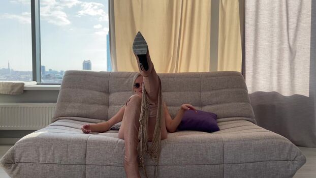 Tais Yoga Mom