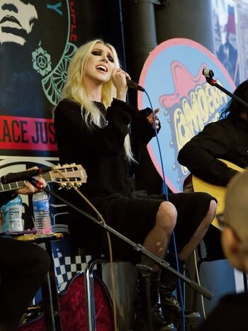 Taylor Momsen