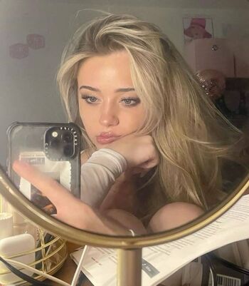Tess Holloway