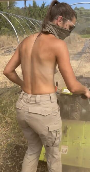 ThatFarmGirlLaura