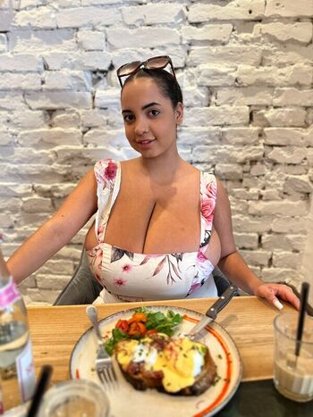 Thegirlinred0