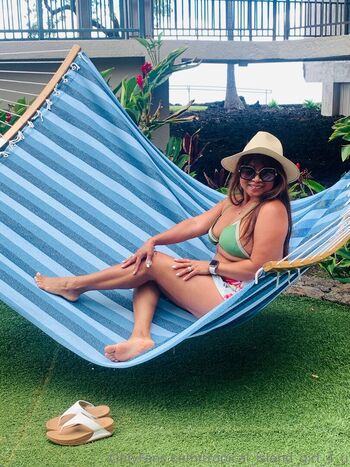 tropical_island_girl_4_u