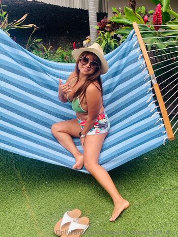 tropical_island_girl_4_u