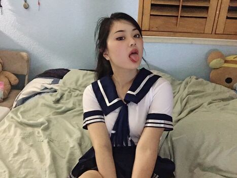 ur2dwaifu