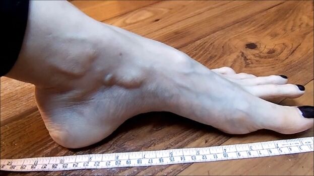 Violet's Toes (Violet's Perfect Feet