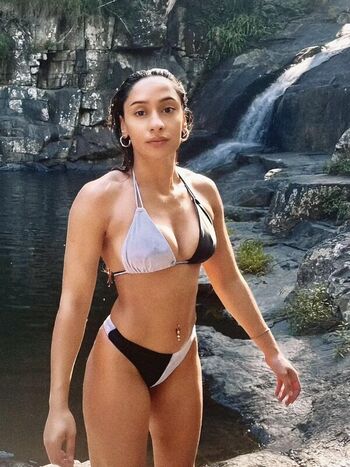 Violeta Dee