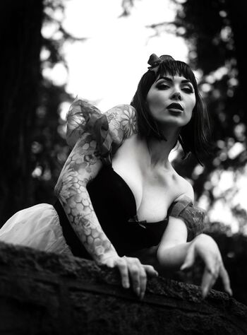 WatchGirlsPlay