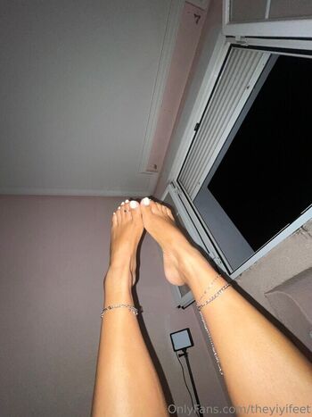 Yiyi Feet