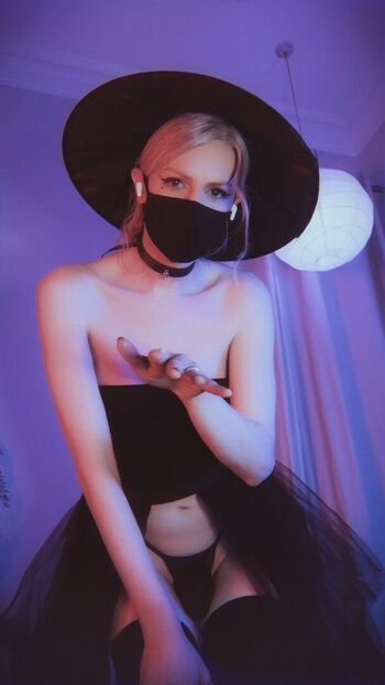 Your_witch_alba