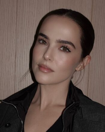 Zoey Deutch